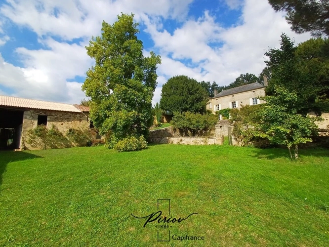 Photos 1 - Prestige - Propriété - 8 000 m² - Dépendances