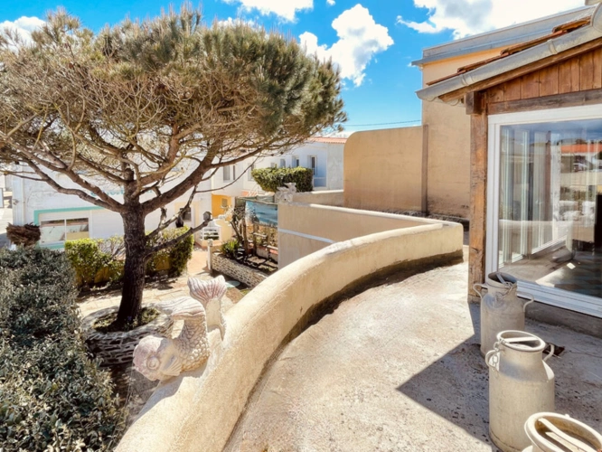Photos 3 - Prestige - Propriete hotelière à vendre, 25 pièces proche de LA PLAINE SUR MER (44), terrasses, vue mer, potentiel, investissement, cote de jade, immeuble, boutique hotel, restaurant, café, belle époque