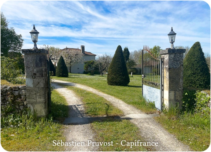 Photos 2 - Prestige - Propriete à vendre 5 pièces proche de BRANTOME (24), 180m2 hab., 4 chambres, gîte 30m2, piscine 12x6, grange, 25000m2 terrain