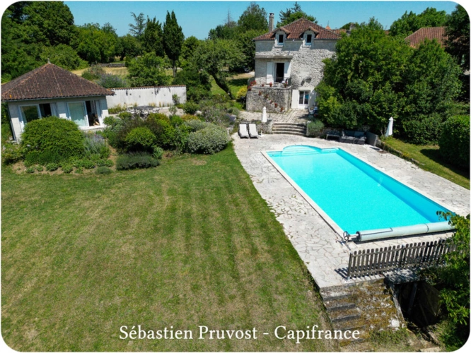 Photos 3 - Prestige - Propriete à vendre 5 pièces proche de BRANTOME (24), 180m2 hab., 4 chambres, gîte 30m2, piscine 12x6, grange, 25000m2 terrain