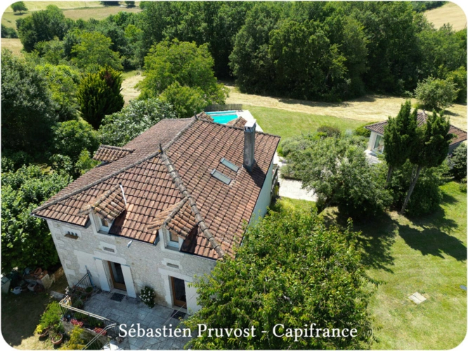 Photos 4 - Prestige - Propriete à vendre 5 pièces proche de BRANTOME (24), 180m2 hab., 4 chambres, gîte 30m2, piscine 12x6, grange, 25000m2 terrain