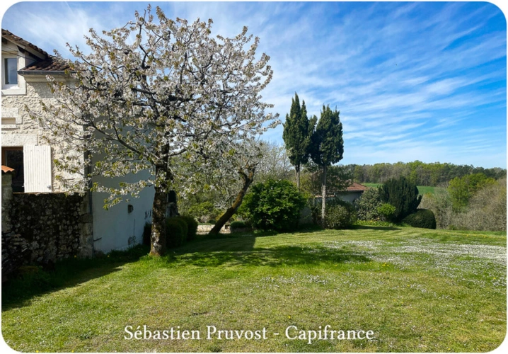 Photos 12 - Prestige - Propriete à vendre 5 pièces proche de BRANTOME (24), 180m2 hab., 4 chambres, gîte 30m2, piscine 12x6, grange, 25000m2 terrain