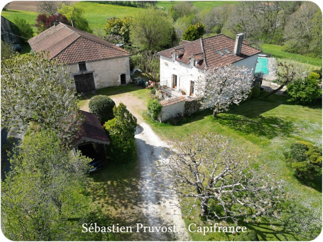 Photos 22 - Prestige - Propriete à vendre 5 pièces proche de BRANTOME (24), 180m2 hab., 4 chambres, gîte 30m2, piscine 12x6, grange, 25000m2 terrain
