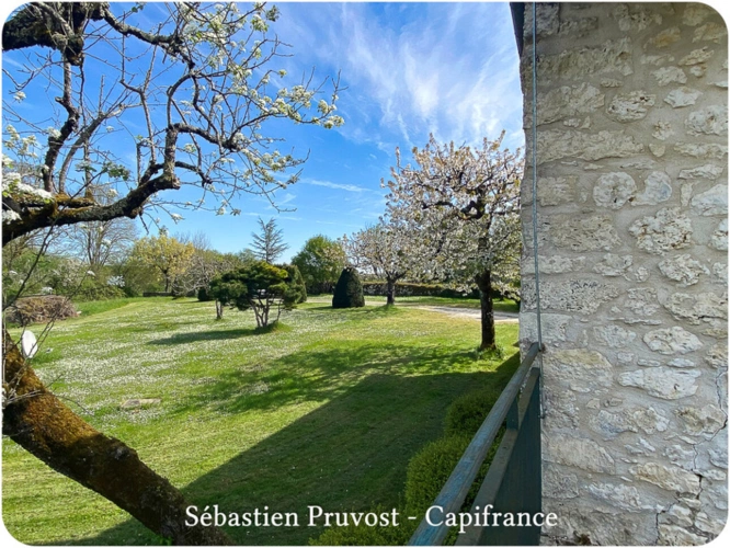 Photos 25 - Prestige - Propriete à vendre 5 pièces proche de BRANTOME (24), 180m2 hab., 4 chambres, gîte 30m2, piscine 12x6, grange, 25000m2 terrain