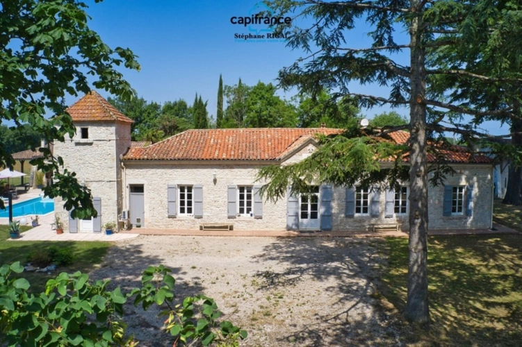 Photos 2 - Prestige - Propriete à vendre 9 pièces proche de AGEN (47) Maison + gîtes + dépendances + Boxes sur 1,6ha de terrain