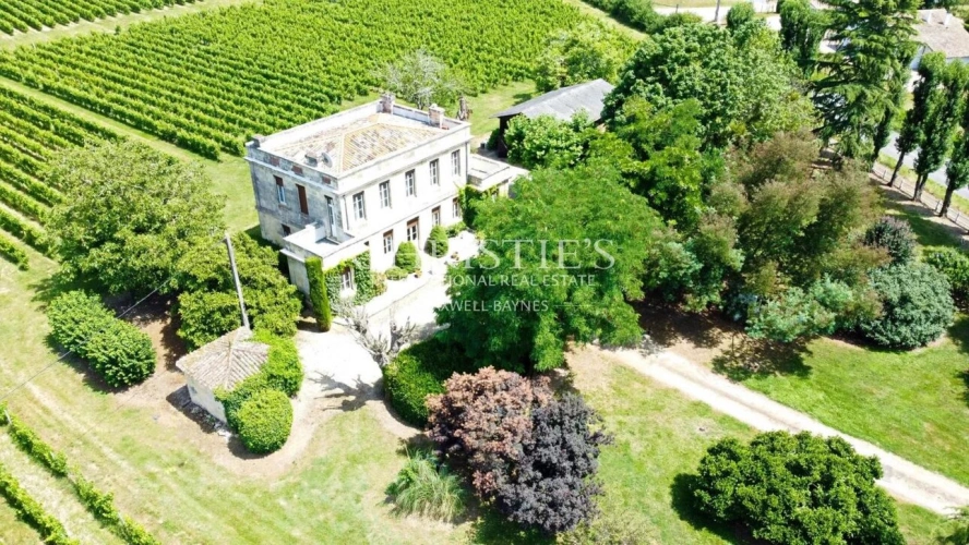 Photos 4 - Prestige - Propriété de charme composée d'une maison de maitre, d'un ancien chai, d'une seconde maison et d'un petit vignoble en fermage
