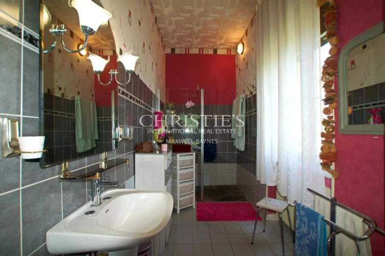 Photos 11 - Prestige - Propriété de charme composée d'une maison de maitre, d'un ancien chai, d'une seconde maison et d'un petit vignoble en fermage