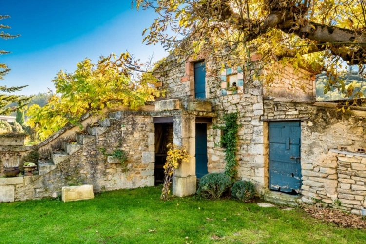 Photos 4 - Prestigious - Dpt Vaucluse (84), for sale in the countryside of MENERBES, close to Gordes and Isle sur la Sorgue,