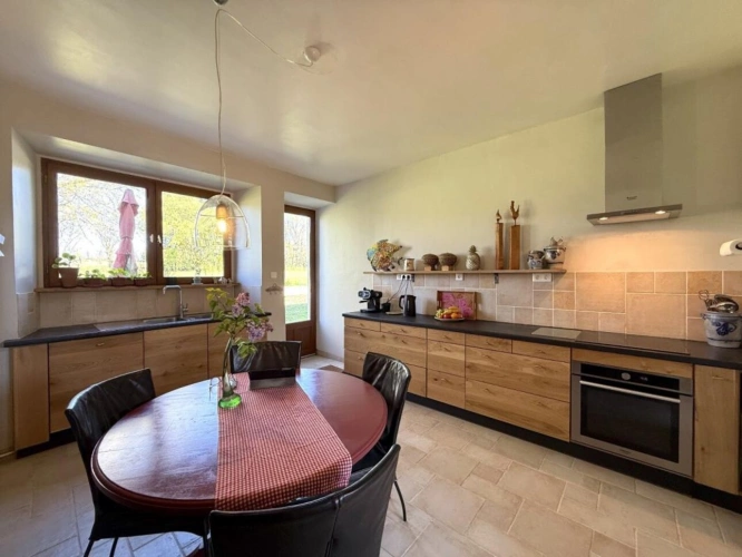 Photos 11 - Equestrian - Character property