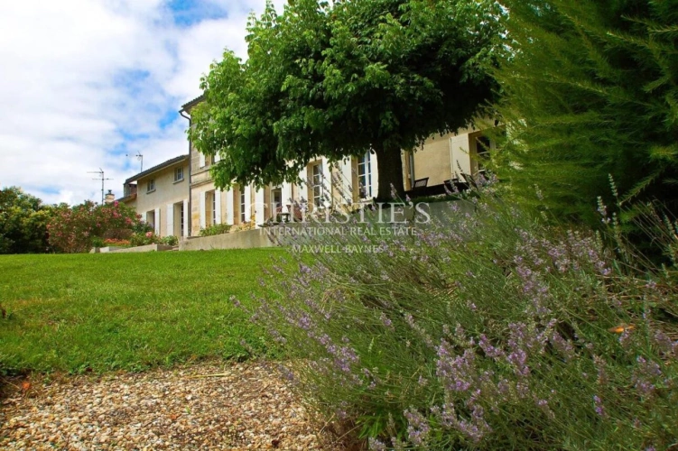Photos 4 - Prestige - Charmante maison en pierre ouverte sur la nature et son jardin