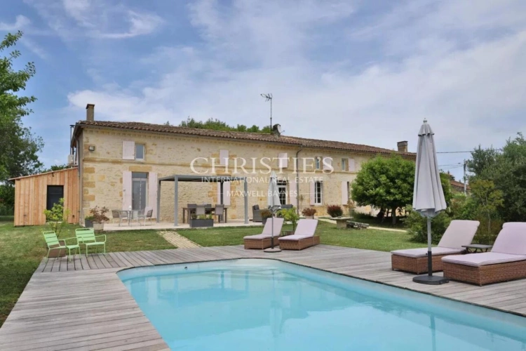 Photos 1 - Prestige - Charmante propriété composée d’une maison en pierre et d’un gîte  au cœur d'un secteur vallonné