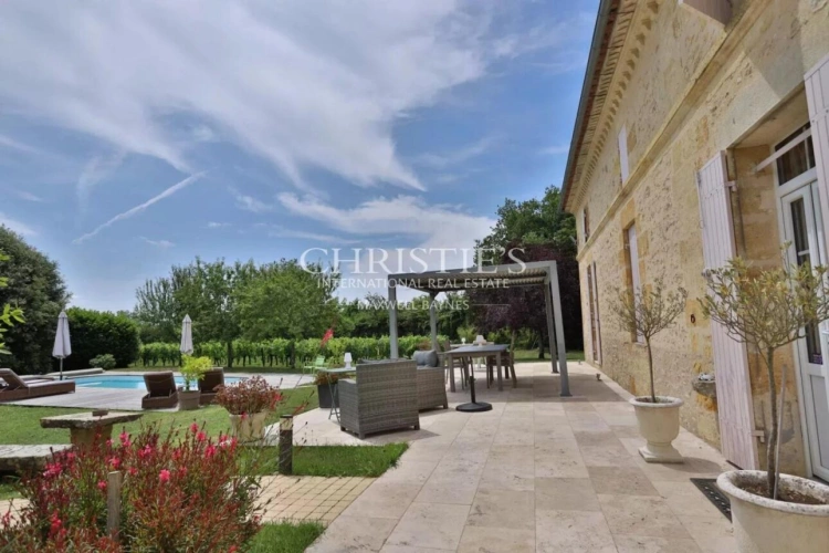 Photos 3 - Prestige - Charmante propriété composée d’une maison en pierre et d’un gîte  au cœur d'un secteur vallonné