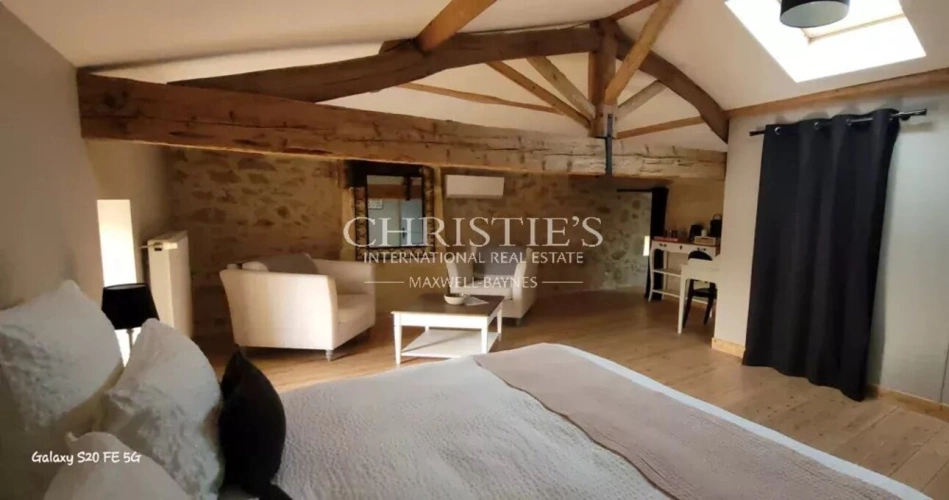Photos 7 - Prestige - Charmante propriété composée d’une maison en pierre et d’un gîte  au cœur d'un secteur vallonné