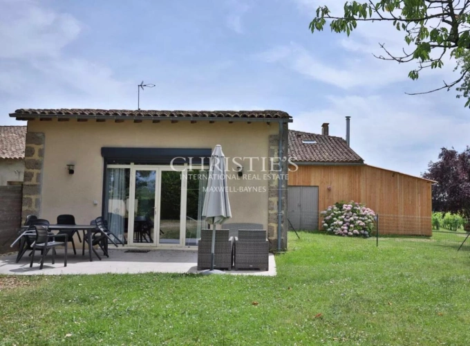 Photos 11 - Prestige - Charmante propriété composée d’une maison en pierre et d’un gîte  au cœur d'un secteur vallonné