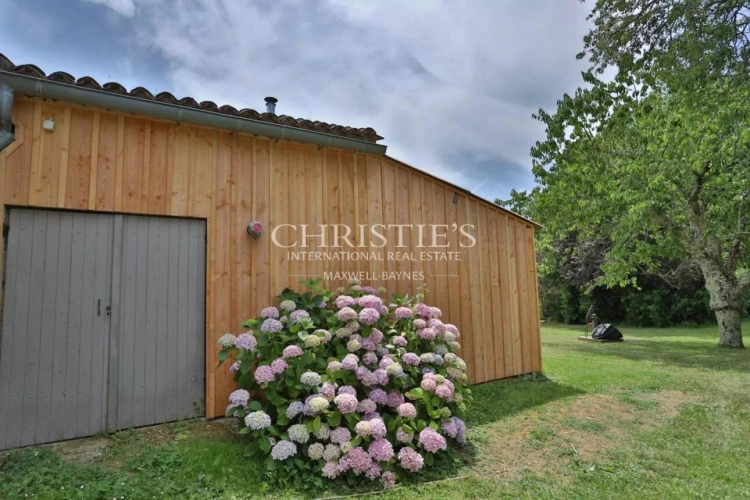 Photos 15 - Prestige - Charmante propriété composée d’une maison en pierre et d’un gîte  au cœur d'un secteur vallonné