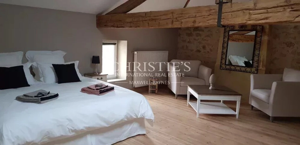 Photos 20 - Prestige - Charmante propriété composée d’une maison en pierre et d’un gîte  au cœur d'un secteur vallonné