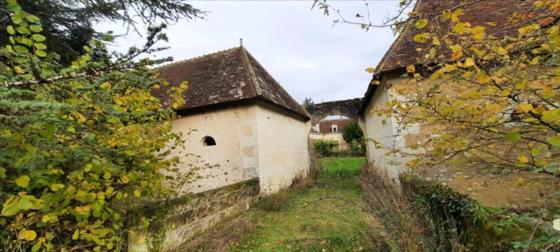 Photos 7 - Prestigious - Nord Indre, ferme fortifiée à rénover