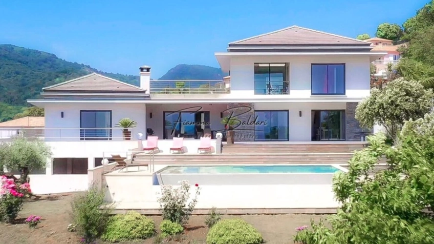 Photos 1 - Prestige - À vendre Propriété - Villa d'architecte 225m², Terrain 4 116m² à vendre, Vue mer, Folelli, Penta di Casinca, Haute-Corse (20)