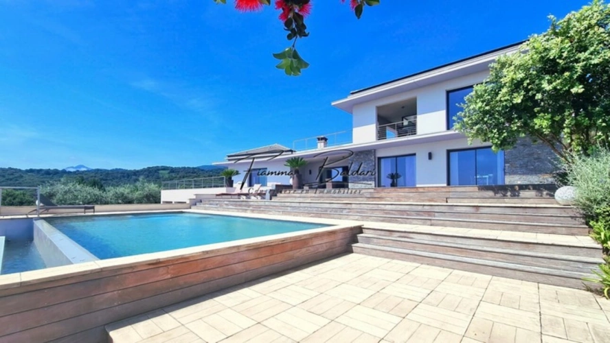 Photos 4 - Prestige - À vendre Propriété - Villa d'architecte 225m², Terrain 4 116m² à vendre, Vue mer, Folelli, Penta di Casinca, Haute-Corse (20)