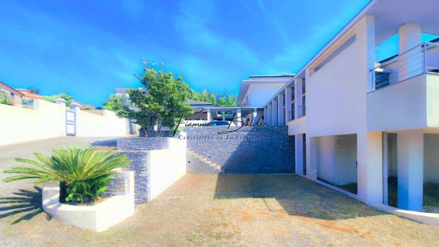 Photos 5 - Prestige - À vendre Propriété - Villa d'architecte 225m², Terrain 4 116m² à vendre, Vue mer, Folelli, Penta di Casinca, Haute-Corse (20)
