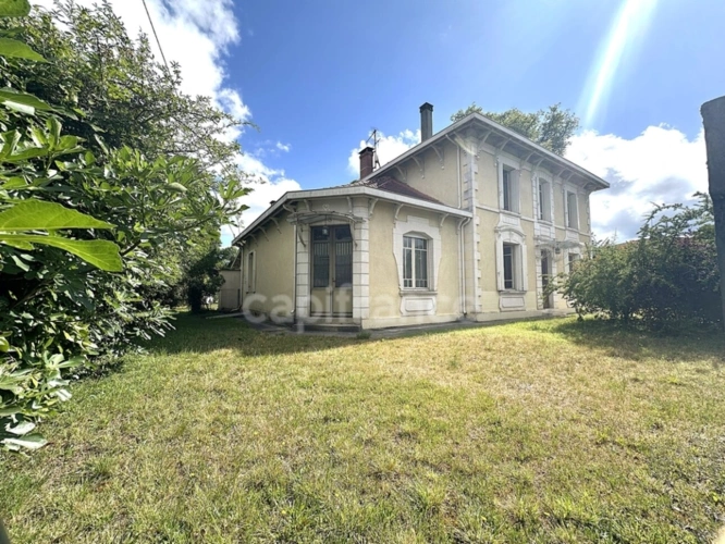Photos 4 - Prestige - Maison de Maitre-8 pièces-dépendances-parc de 1,2 ha-Hypercentre de SALLES (33)