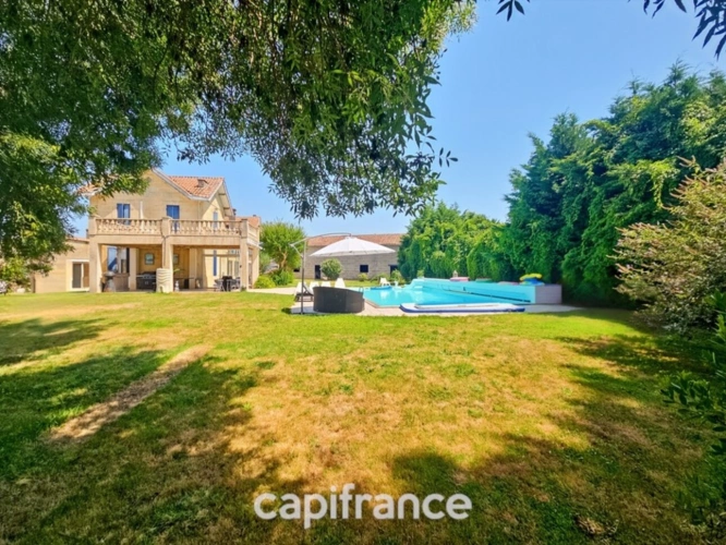 Photos 2 - Prestige - Propriété d’exception avec Maison de 10 pièces, maison T3, terrain de 2844m², piscine, garages, dépendances
