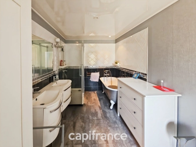 Photos 19 - Prestige - Propriété d’exception avec Maison de 10 pièces, maison T3, terrain de 2844m², piscine, garages, dépendances