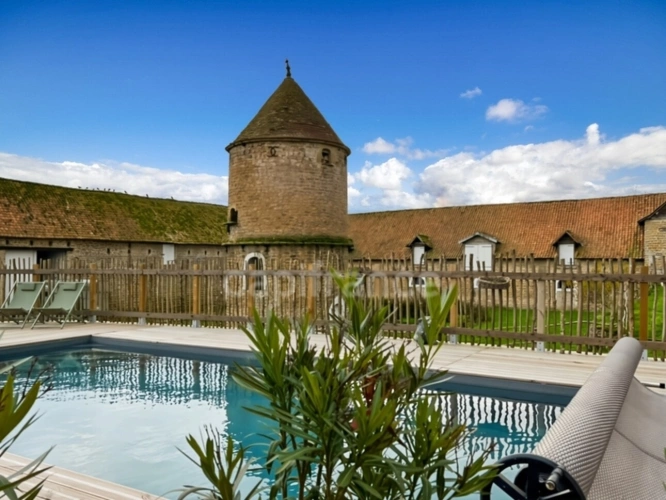 Photos 15 - Équestre - À VENDRE - HESDIN L'ABBÉ - CORPS DE FERME RÉNOVÉ - DOMAINE EQUESTRE - CAPACITÉ DE L'ENSEMBLE 468 M2 - HABITATION PRINCIPALE 8 PIÈCES - GARAGE - PISCINE 32 M2 - TERRAIN CLOS - DÉPENDANCES
