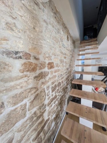 Photos 11 - Prestige - Séglien en campagne longère en pierre rénovée avec vie de plain pied de 219m², garage, atelier et dépendance parcelle de 7125m²