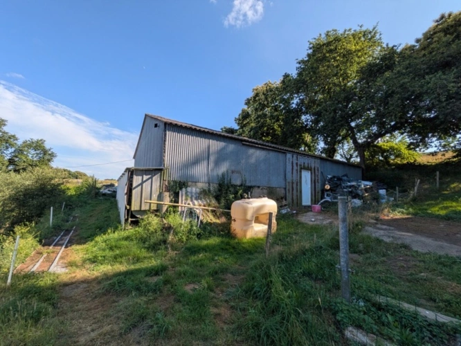 Photos 22 - Prestige - Séglien en campagne longère en pierre rénovée avec vie de plain pied de 219m², garage, atelier et dépendance parcelle de 7125m²