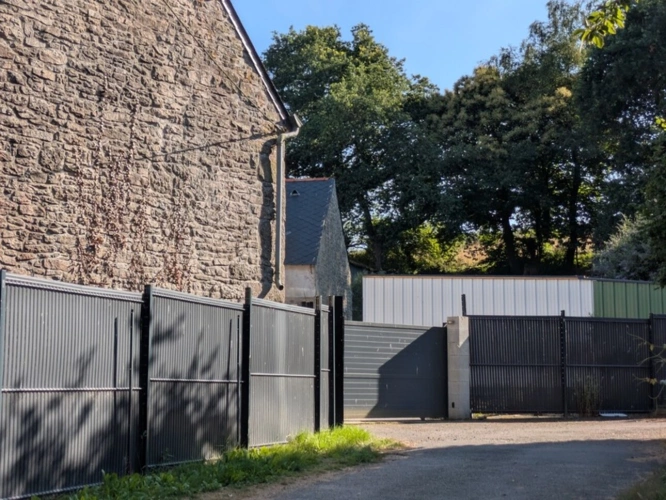 Photos 27 - Prestige - Séglien en campagne longère en pierre rénovée avec vie de plain pied de 219m², garage, atelier et dépendance parcelle de 7125m²