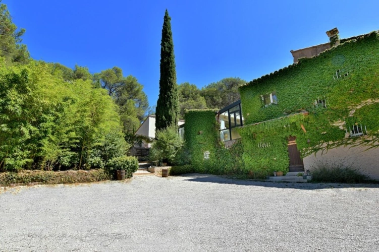 Photos 3 - Prestige - Propriete à vendre au sud d'AIX EN PROVENCE (13), 230 m2 sur 4 000 m2, 6 chambres, garage, piscine, jacuzzis, sauna
