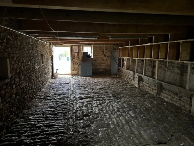 Photos 10 - Touristique - Grange avec grand jardin constructible proche de POUILLY EN AUXOIS (21)