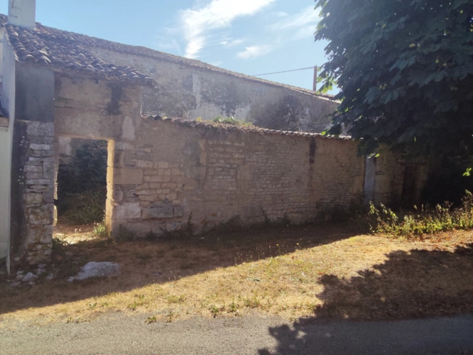 Photos 4 - Touristique - Maison à vendre à rénover entièrement SAINT HILAIRE DE VILLEFRANCHE (17)