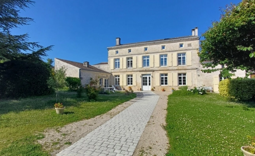 Photos 1 - Prestige - Propriete à vendre 13 pièces ROUILLAC (16)