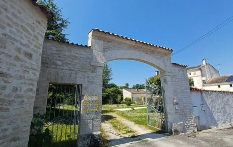 Photos 2 - Prestige - Propriete à vendre 13 pièces ROUILLAC (16)