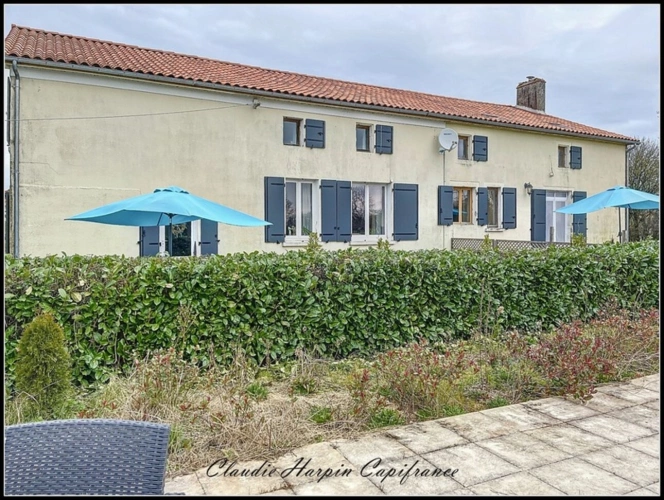 Photos 2 - Équestre - LARGEASSE (79) à vendre PROPRIETE 12 pièces,  environ 328 m² hab - 3.8 hect - piscine - dépendances