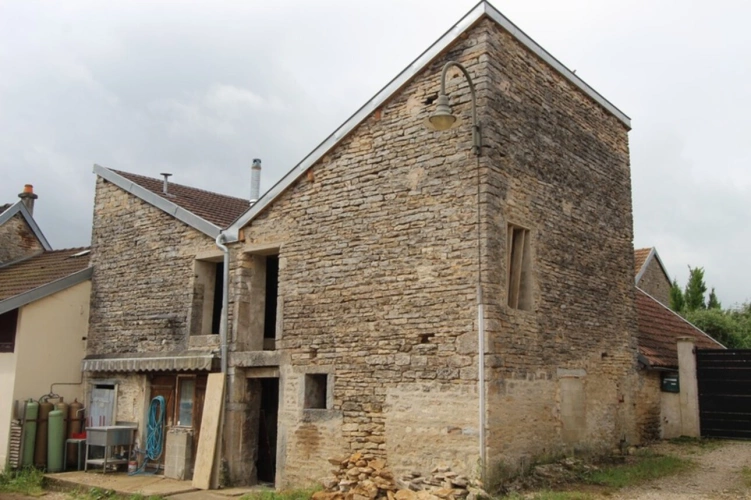 Photos 9 - Touristique - Dpt Côte d'Or (21), à vendre GISSEY SUR OUCHE Grange P3 de 97 m² + local de 41 m²