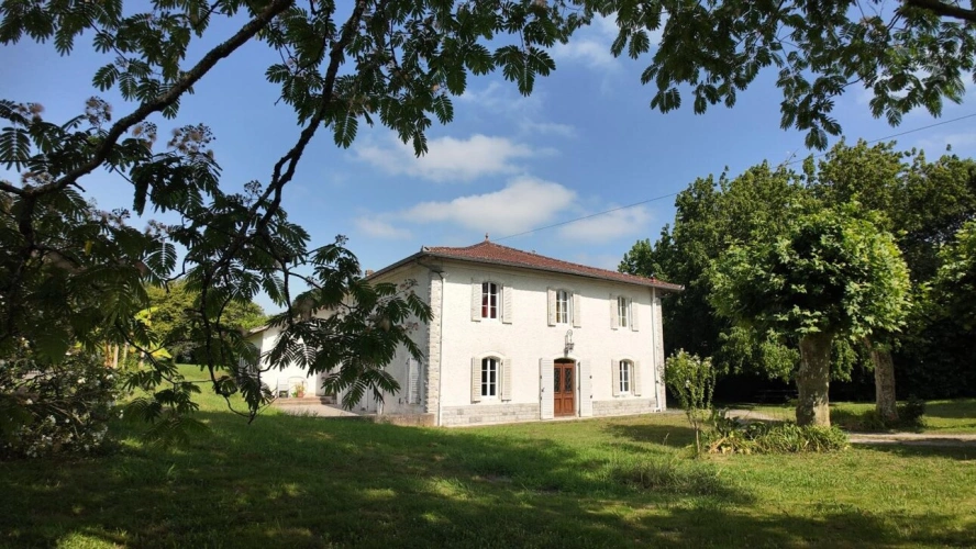Photos 1 - Prestigious - Character property