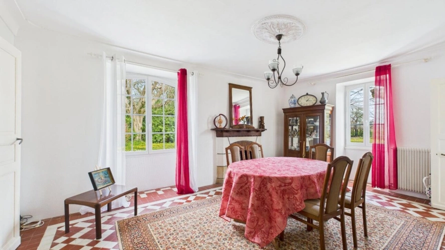 Photos 4 - Prestigious - Character property