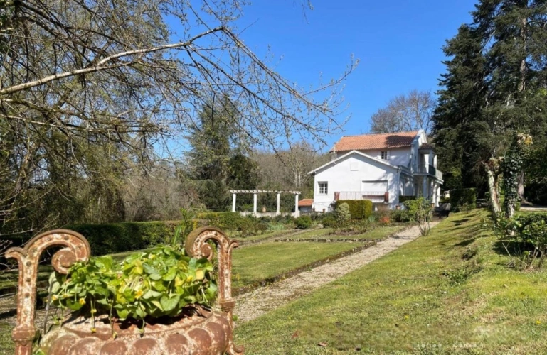 Photos 17 - Prestigious - House