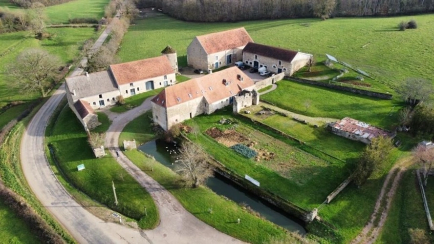 Photos 1 - Touristique - Propriété à proche de PRECY SOUS THIL (21)