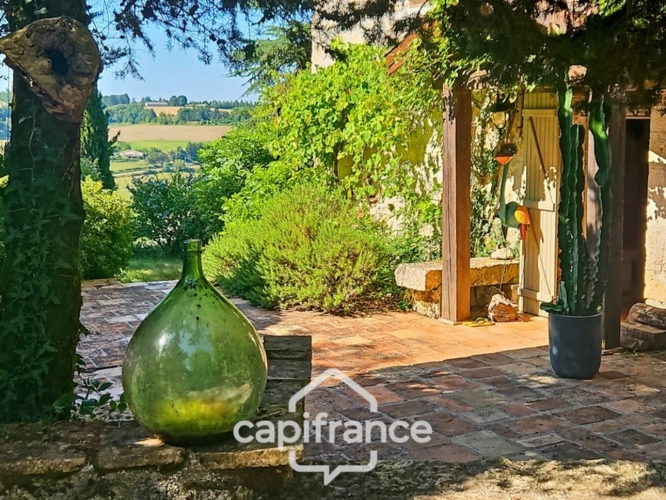 Photos 1 - Touristique - Domaine de charme, 4 hectares, 470 m² habitable, 20 couchages, roulotte, piscine, parc avec arbres centenaires