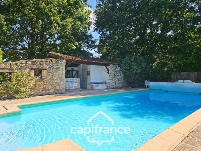 Photos 3 - Touristique - Domaine de charme, 4 hectares, 470 m² habitable, 20 couchages, roulotte, piscine, parc avec arbres centenaires
