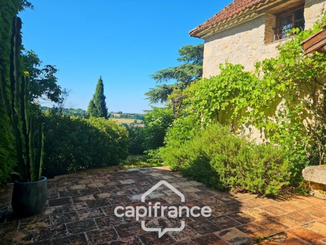 Photos 6 - Touristique - Domaine de charme, 4 hectares, 470 m² habitable, 20 couchages, roulotte, piscine, parc avec arbres centenaires