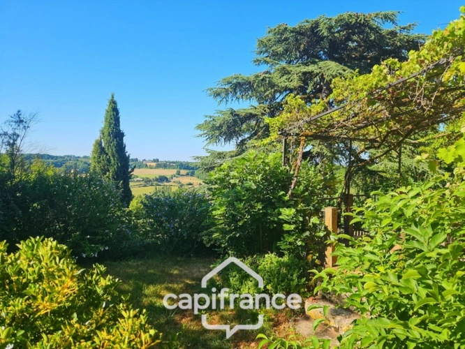 Photos 7 - Touristique - Domaine de charme, 4 hectares, 470 m² habitable, 20 couchages, roulotte, piscine, parc avec arbres centenaires