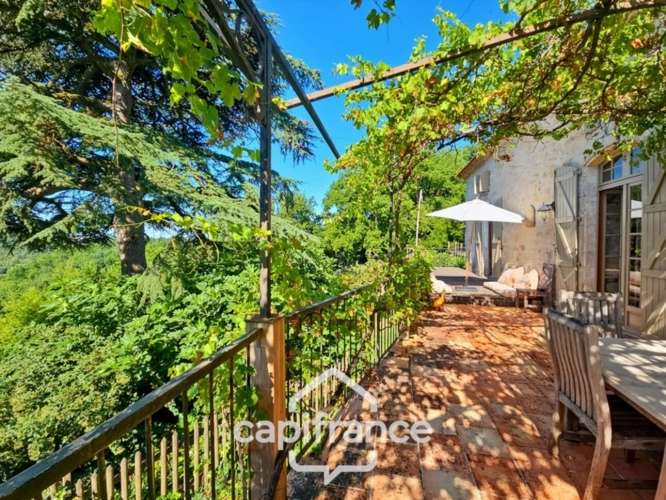Photos 9 - Touristique - Domaine de charme, 4 hectares, 470 m² habitable, 20 couchages, roulotte, piscine, parc avec arbres centenaires