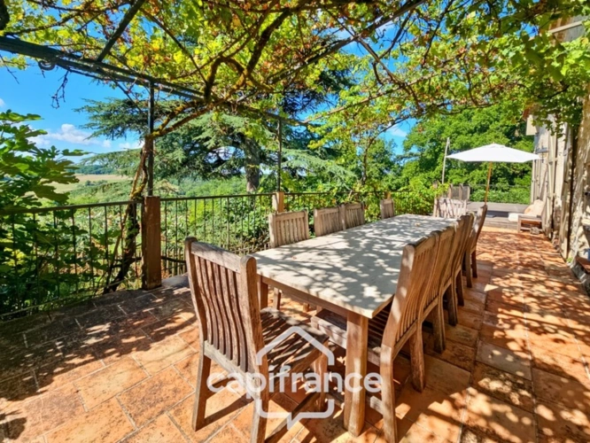 Photos 14 - Touristique - Domaine de charme, 4 hectares, 470 m² habitable, 20 couchages, roulotte, piscine, parc avec arbres centenaires