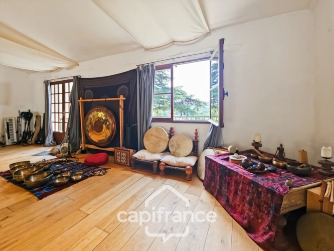 Photos 21 - Touristique - Domaine de charme, 4 hectares, 470 m² habitable, 20 couchages, roulotte, piscine, parc avec arbres centenaires