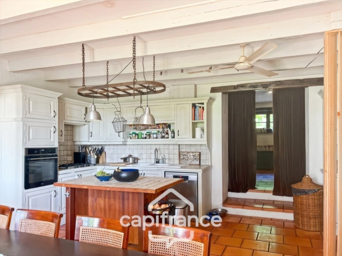 Photos 24 - Touristique - Domaine de charme, 4 hectares, 470 m² habitable, 20 couchages, roulotte, piscine, parc avec arbres centenaires